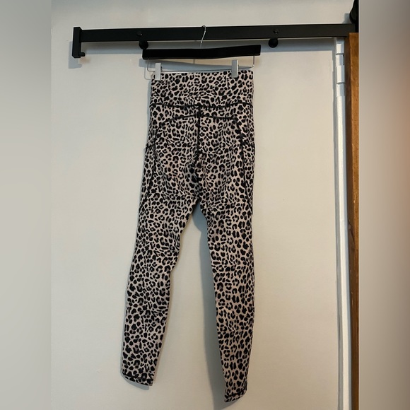 Omantic women’s high waisted workout leggings w/pockets. Leopard print. Size S. - Picture 2 of 2